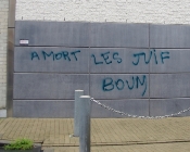 Tag antisémite sur la façade de Beth Hillel